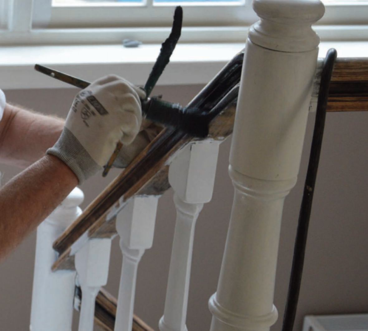 Trapleuning: lakwerk met de hand